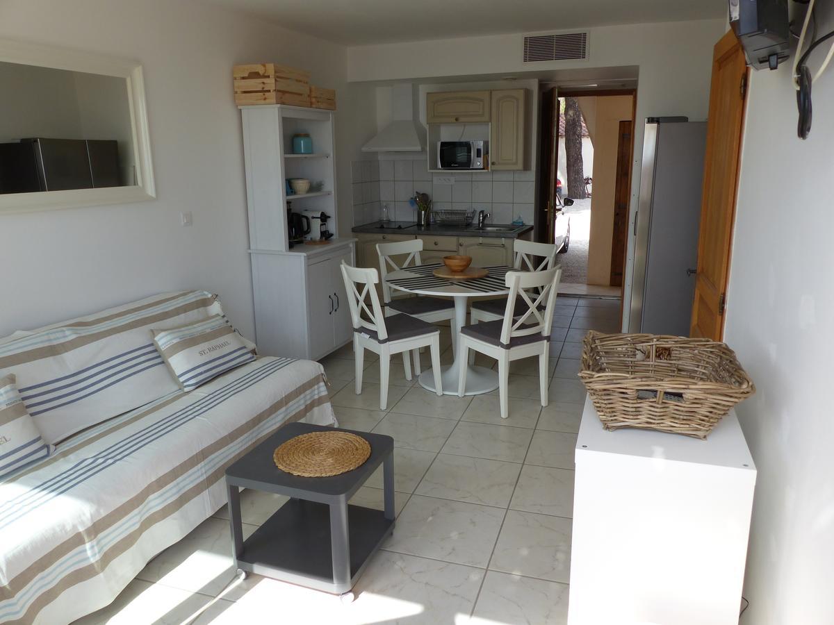 Appartement Face A La Mer La Croix-Valmer Eksteriør billede